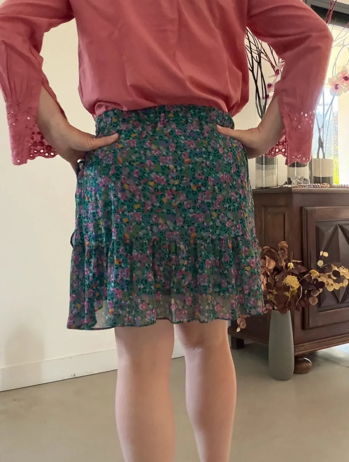 Falda con volantes Naf Naf T42 con estampado floral verde como nueva – photo 4